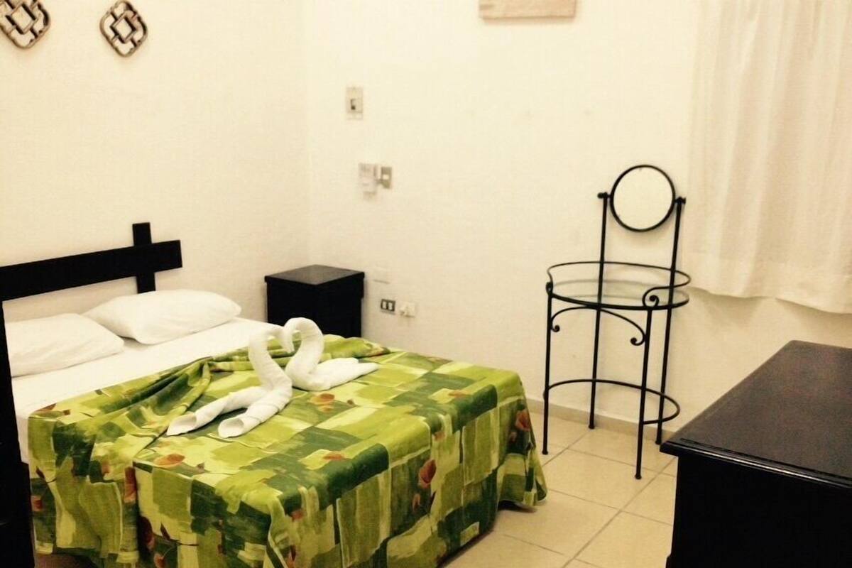 In-room safe, free WiFi
