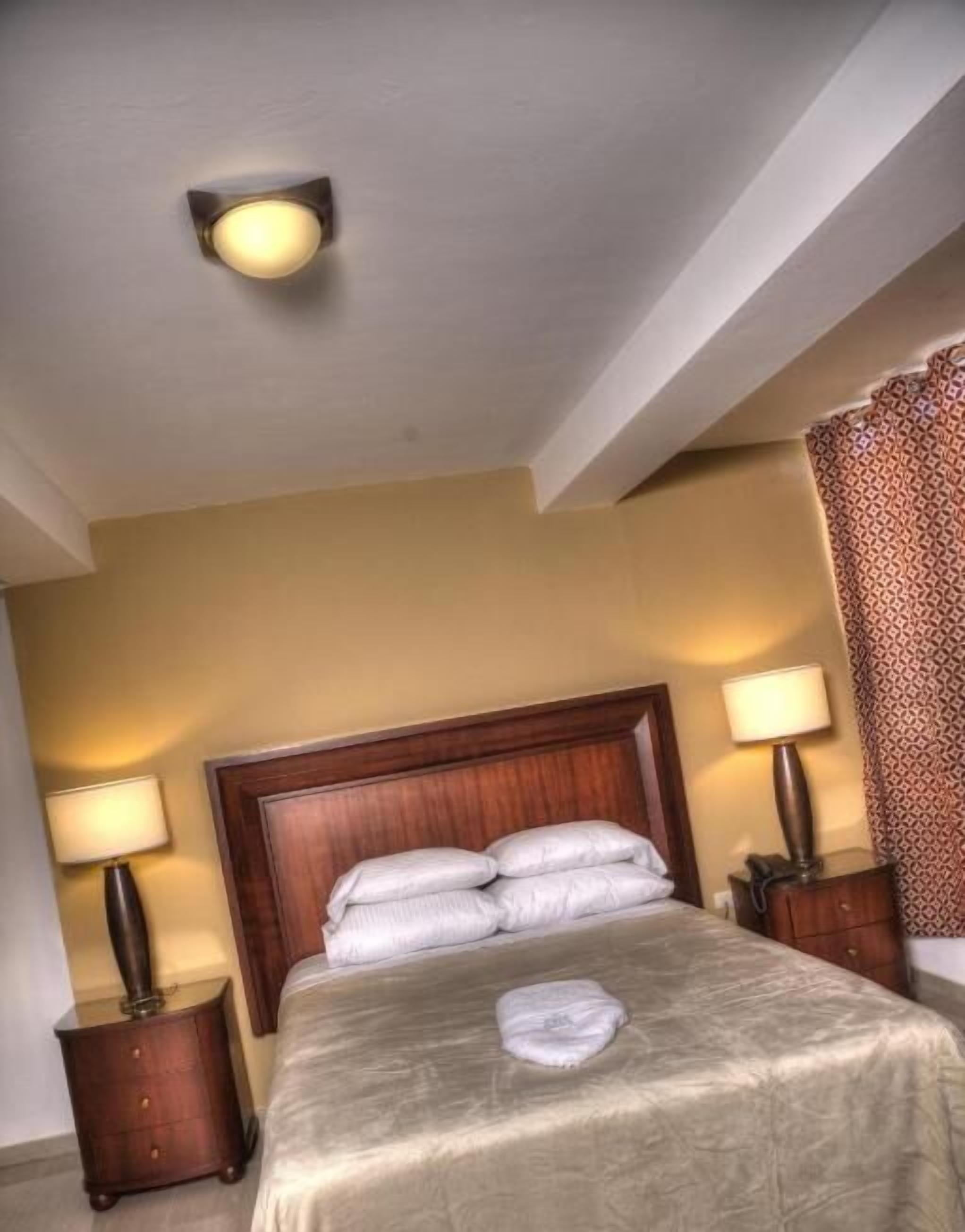 premium bedding, pillow-top beds, desk, rollaway beds