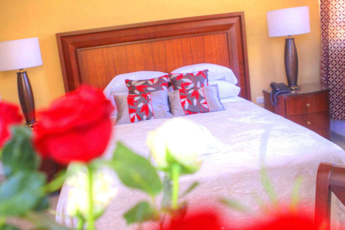 Deluxe Double Room, 1 Queen Bed | Premium bedding, pillow-top beds, desk, rollaway beds