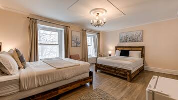 Quarto família | Wi-Fi de cortesia, individualmente decorados, roupa de cama