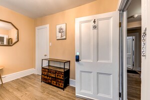 Chambre Standard | Décor unique, accès au Wi-Fi (inclus), literie fournie