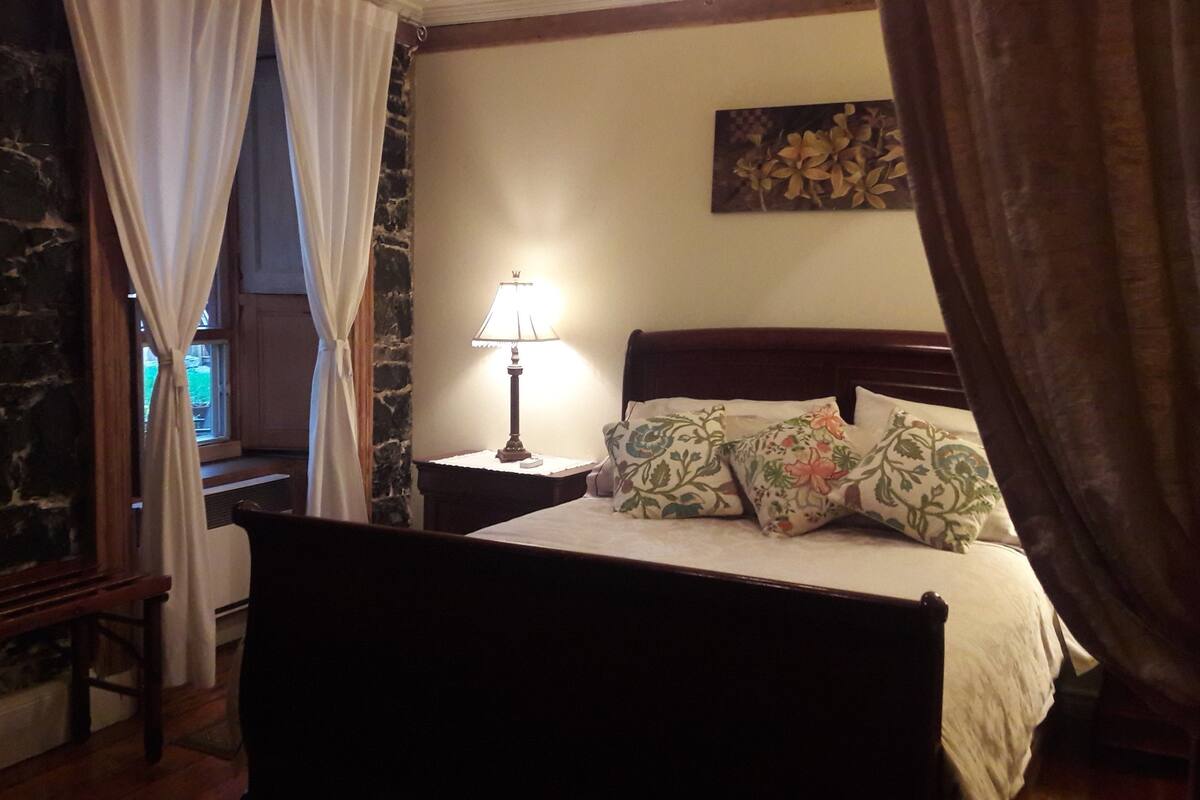 Comfort-Doppelzimmer, 1 Queen-Bett, eigenes Bad, Gartenblick | 2 Schlafzimmer, hochwertige Bettwaren, Pillowtop-Betten