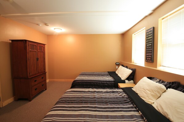 Executive Suite, 4 Bedrooms, Kitchen