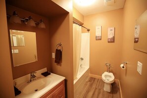 Executive Suite, 4 Bedrooms, Kitchen | Bathroom