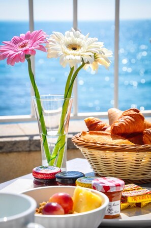 Se sirven desayunos, almuerzos y cenas