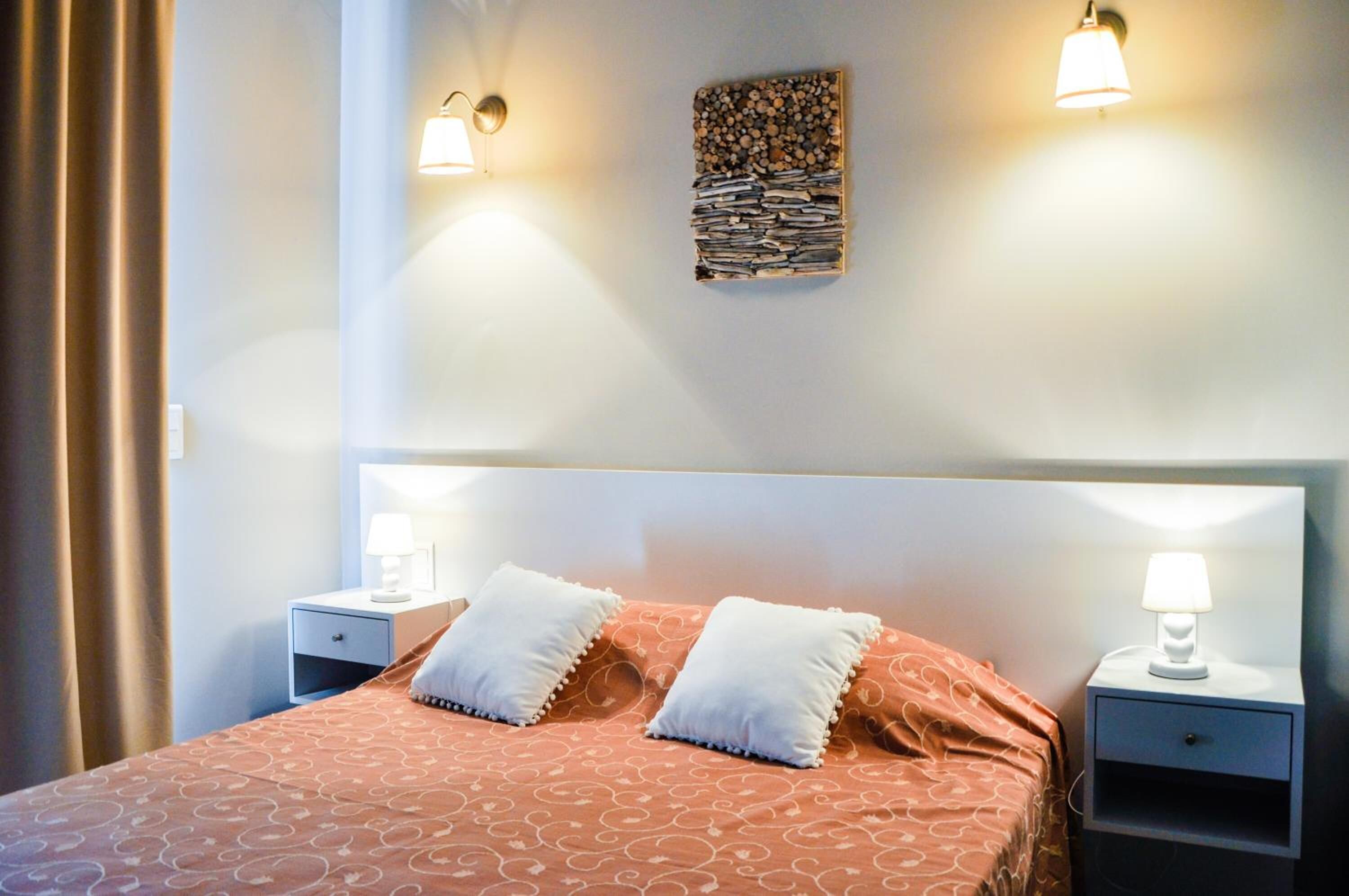 minibar, individually decorated, individually furnished, desk