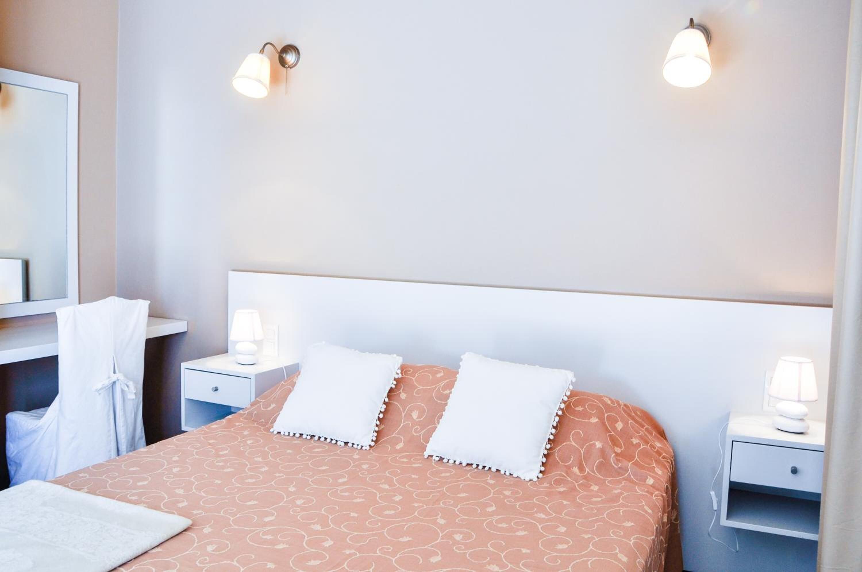 minibar, individually decorated, individually furnished, desk