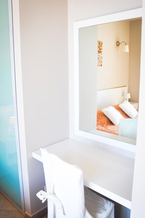 Minibar, décor unique, ameublement unique, bureau