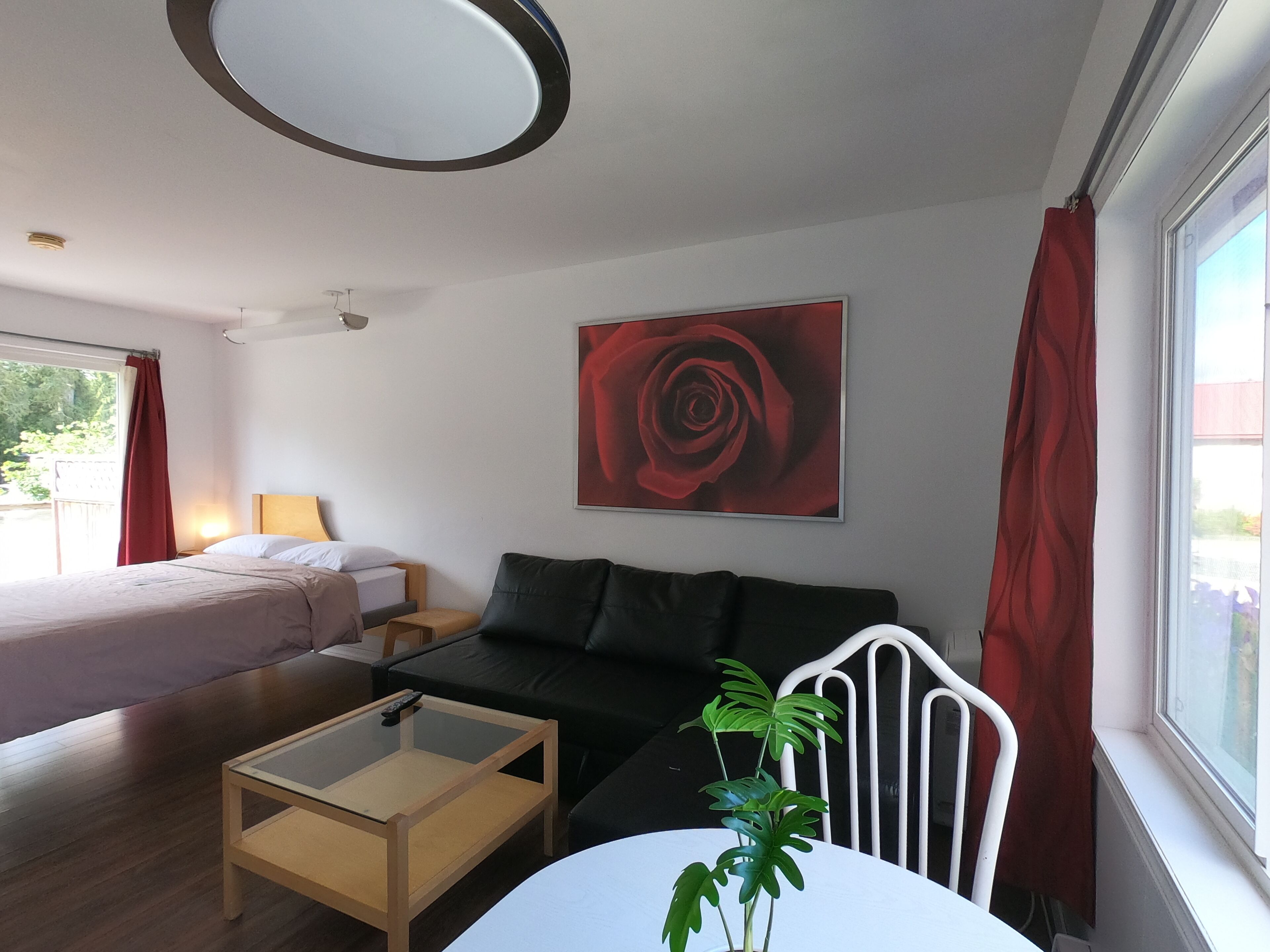 Business Studio, 1 Queen Bed, Ocean View, Ground Floor | Free WiFi, bed sheets