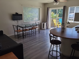 Traditional Suite | Living area | TV