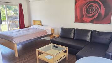 Studio Bisnis, 1 Tempat Tidur Queen, pemandangan samudra, lantai dasar | Wi-Fi gratis dan seprai linen