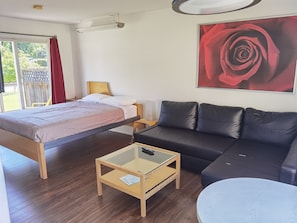 Business Studio, 1 Queen Bed, Ocean View, Ground Floor