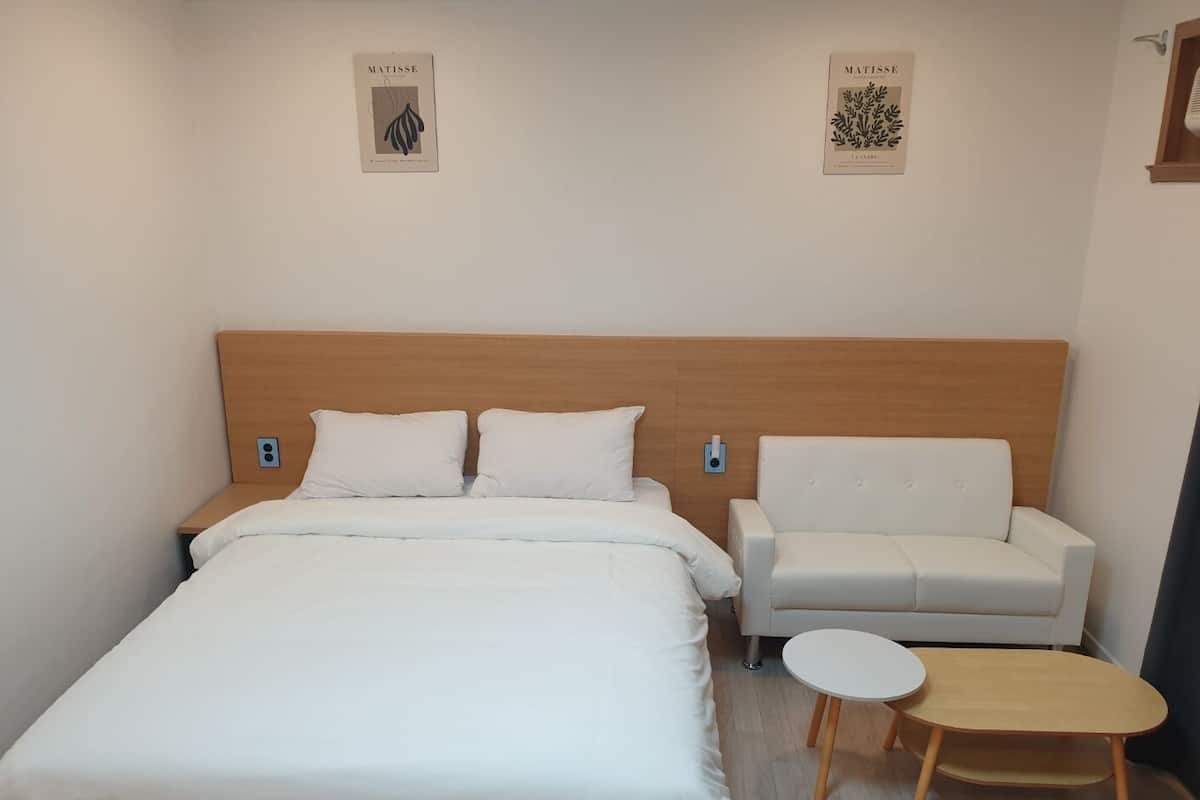 Blackout curtains, free WiFi, bed sheets