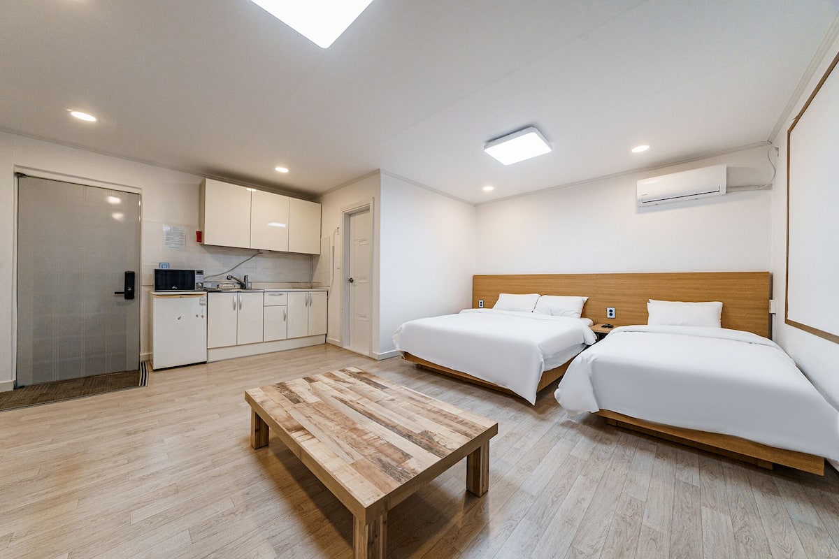 Blackout curtains, free WiFi, bed sheets