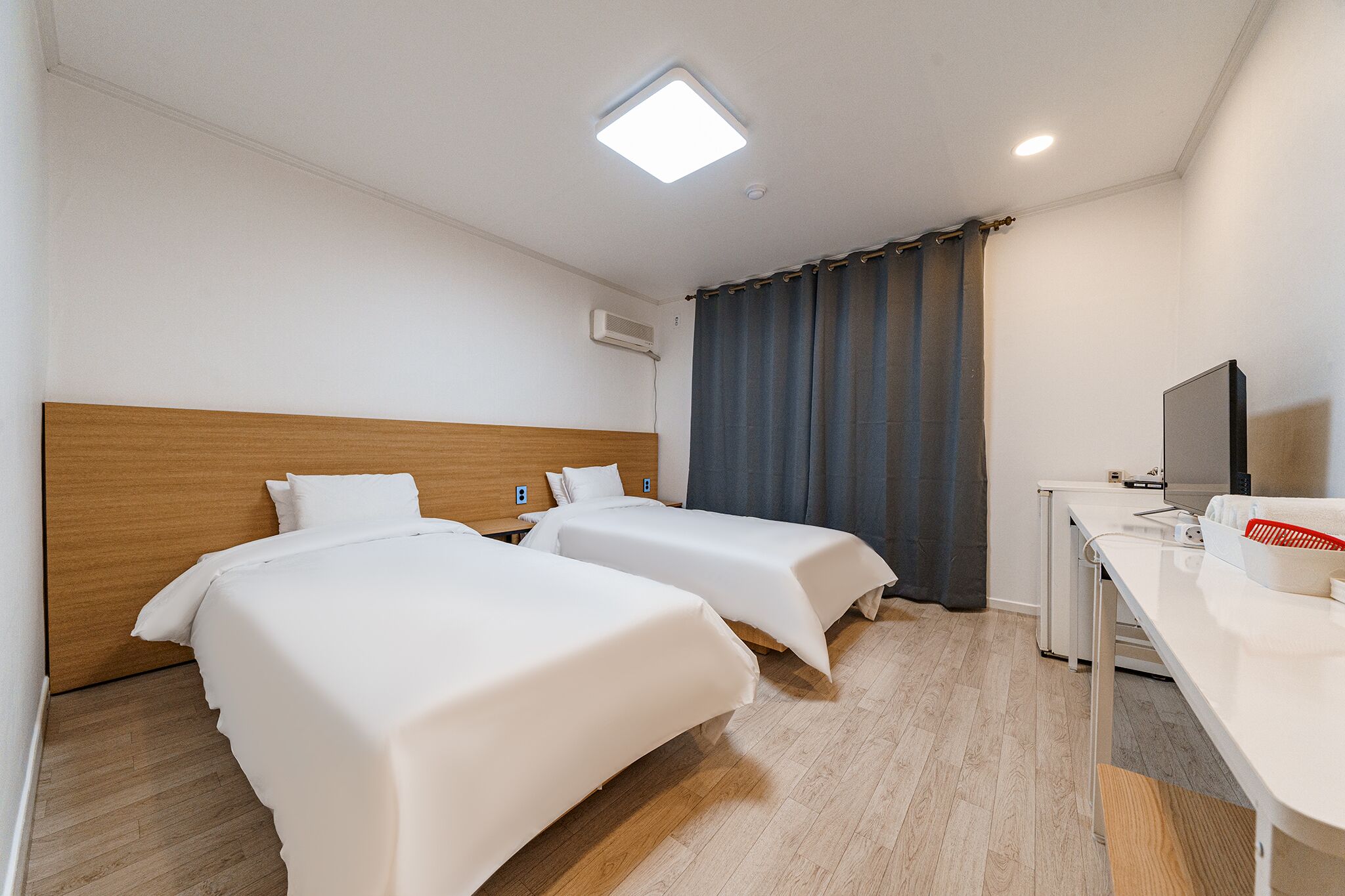 Blackout curtains, free WiFi, bed sheets