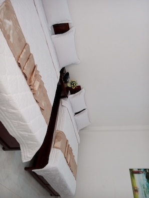 Quadruple Room | Minibar, desk, free WiFi, bed sheets - Resort Nha Mat (Bac Lieu)