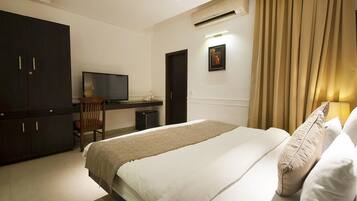 In-room safe, desk, soundproofing, iron/ironing board