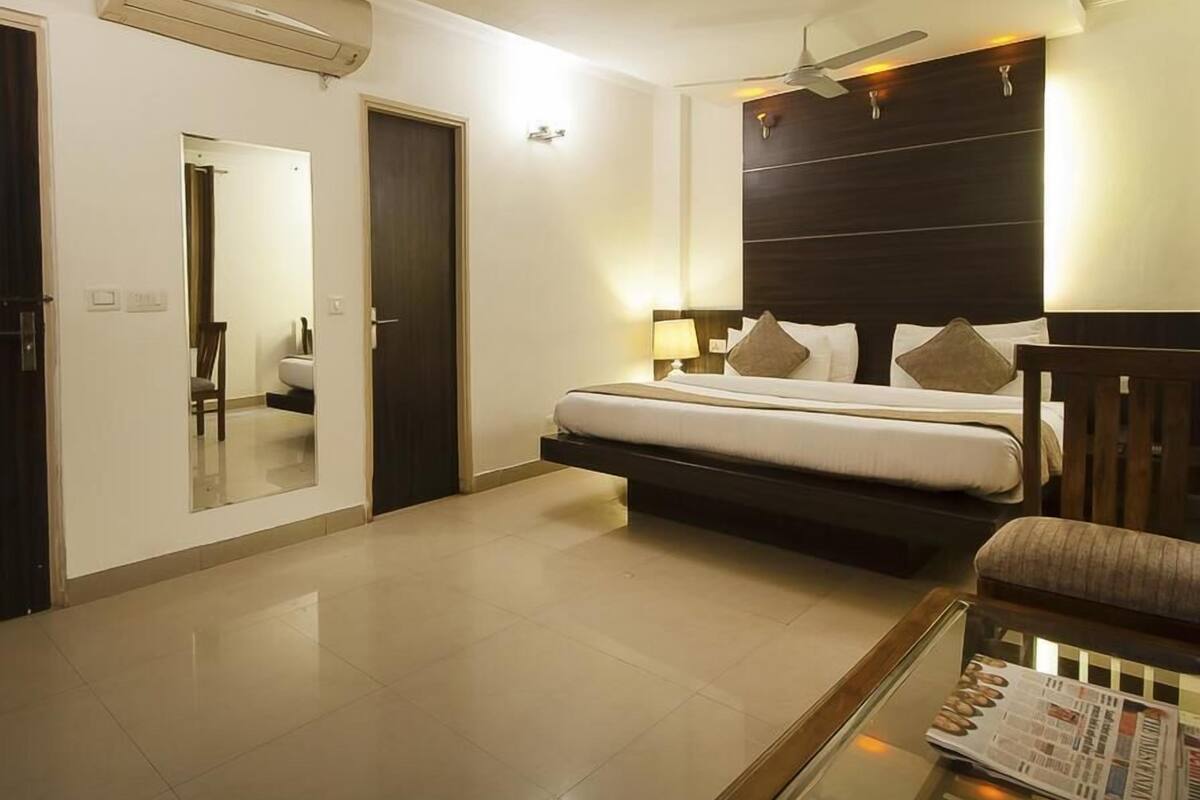 In-room safe, desk, soundproofing, iron/ironing board