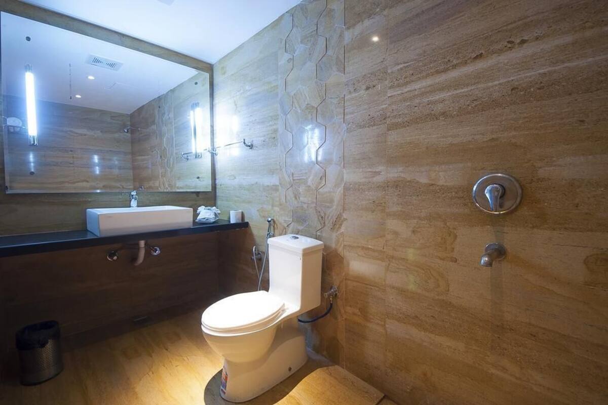 Shower, free toiletries, hair dryer, slippers