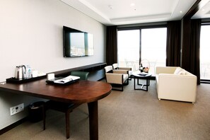 Flat-screen TV - M-Stay Hotel Jeju (Seogwipo)