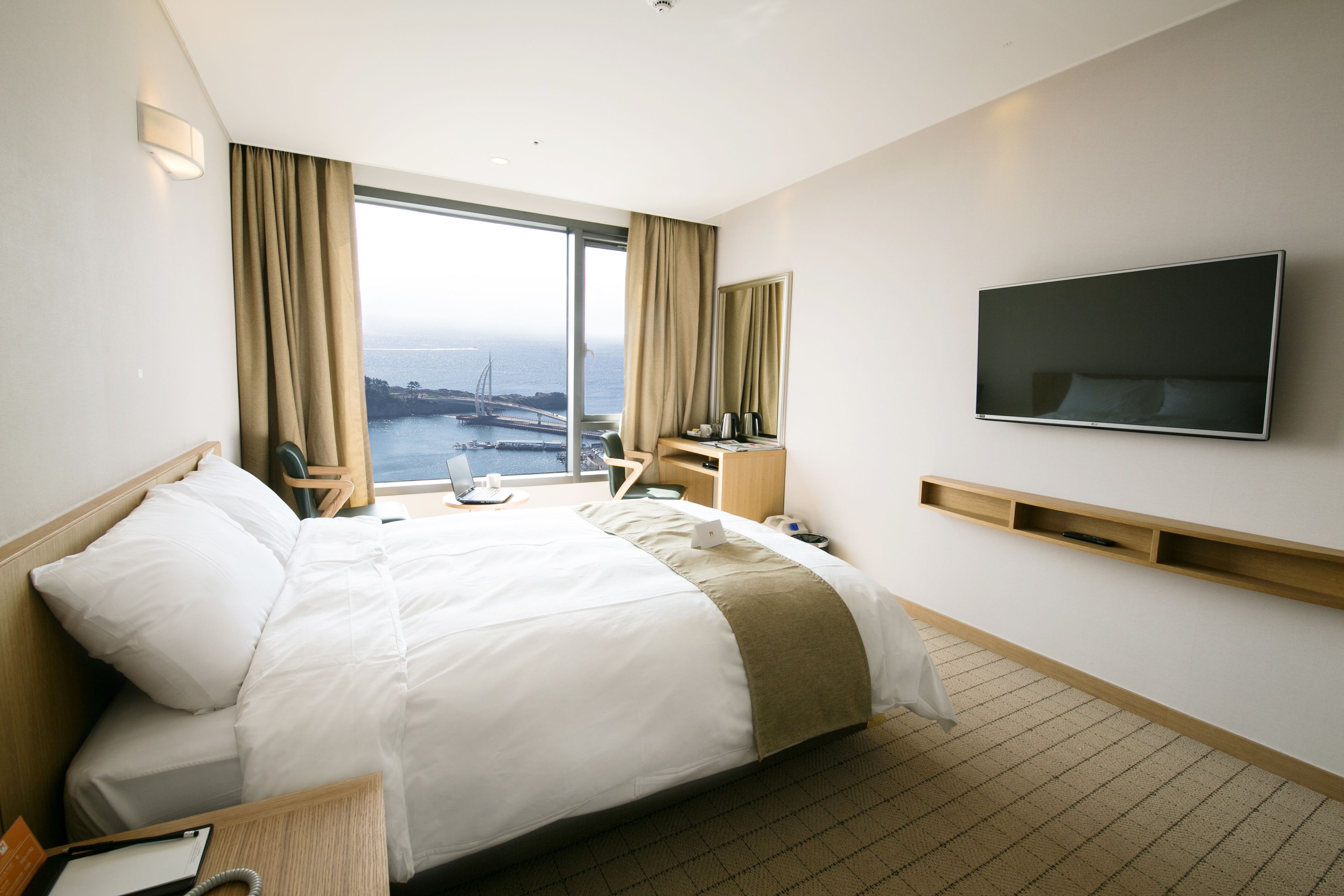 Desk, WiFi (free), bed sheets