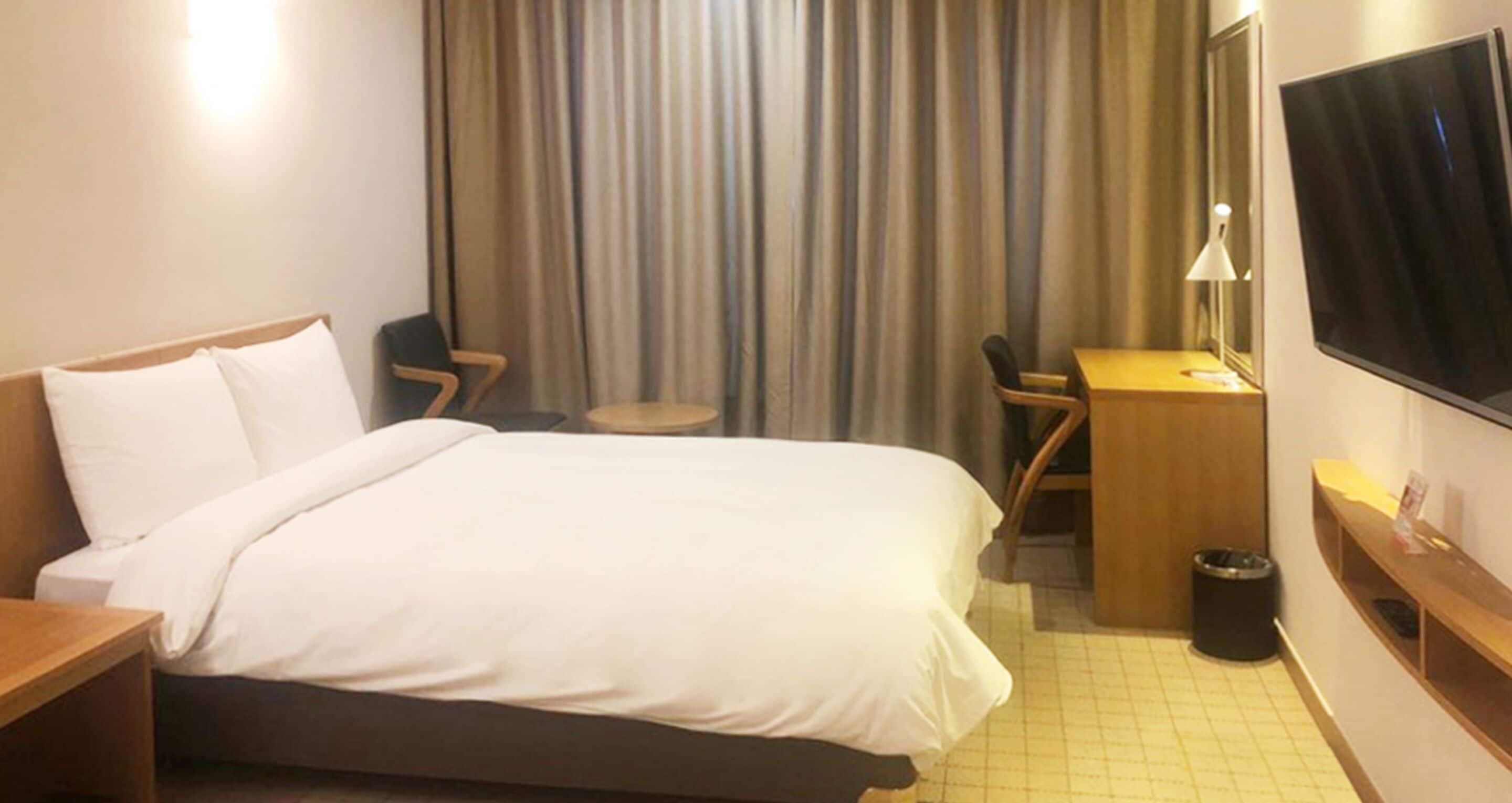 Desk, free WiFi, bed sheets