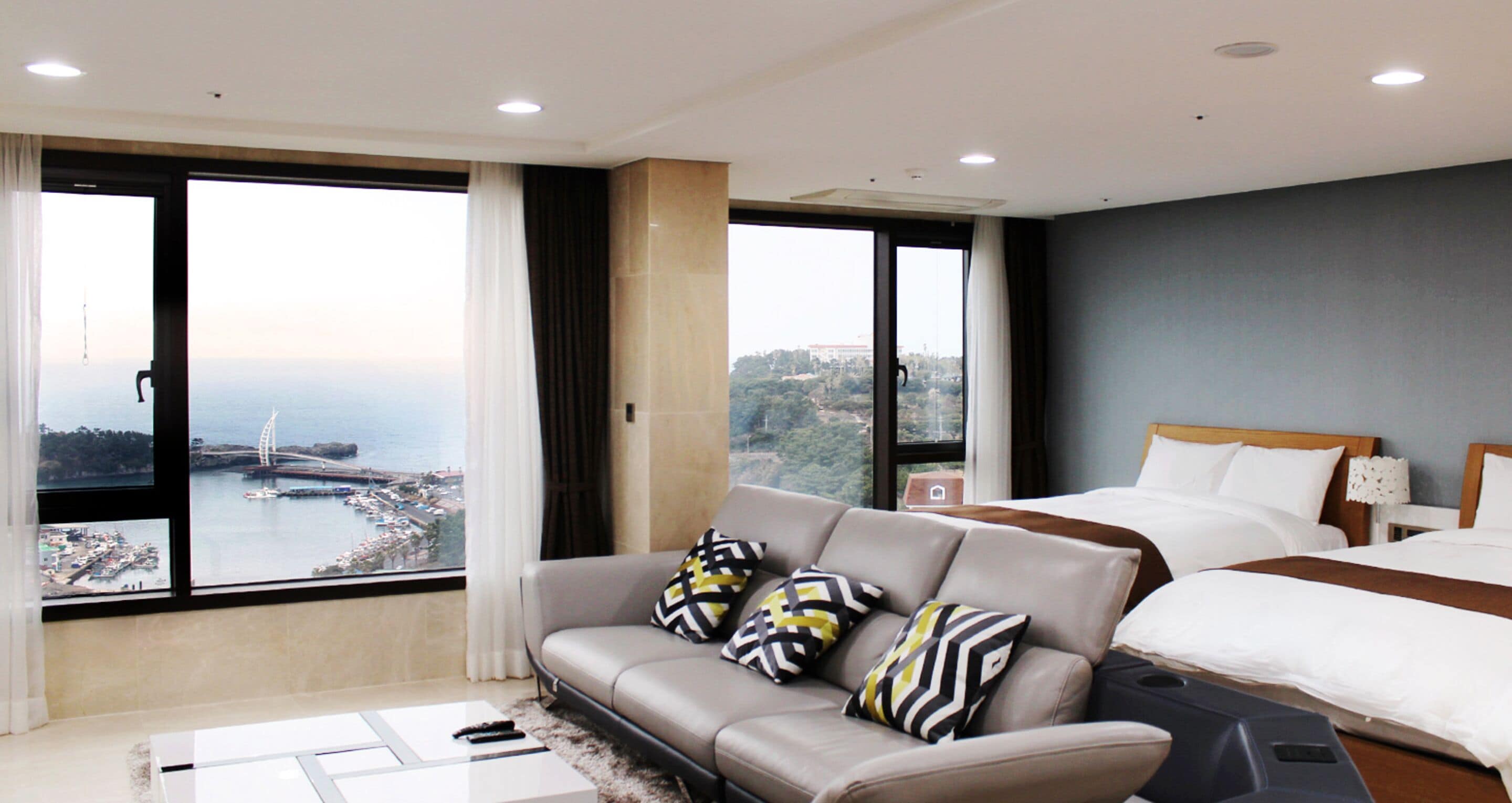 Presidential Suite | Desk, free WiFi, bed sheets