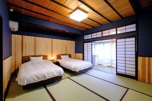 Japanese-style Twin Room | Minibar, individually decorated, individually furnished, bed sheets