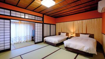 Japanese-style Twin Room | Minibar, individually decorated, individually furnished, bed sheets