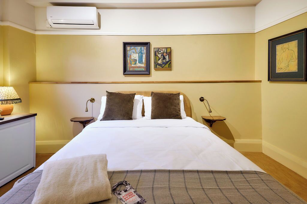 Habitación doble, baño compartido | Escritorio, wifi gratis, ropa de cama