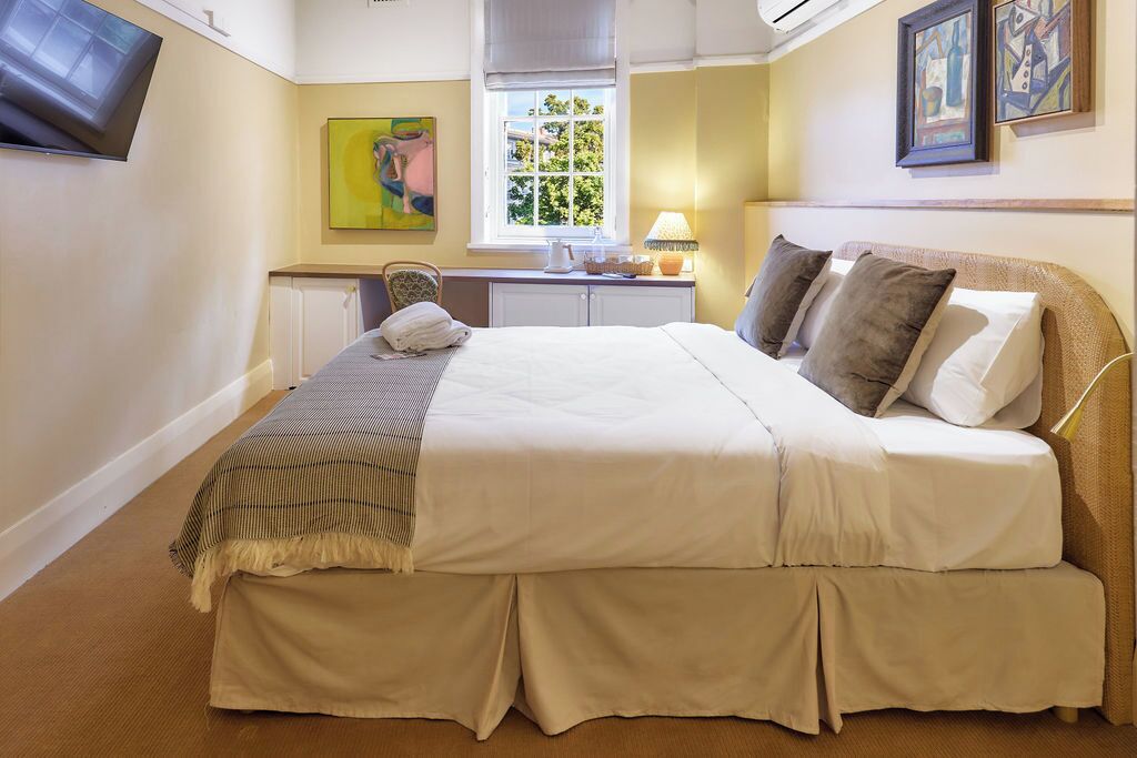 Double Room, Shared Bathroom | Desk, WiFi (free), bed sheets