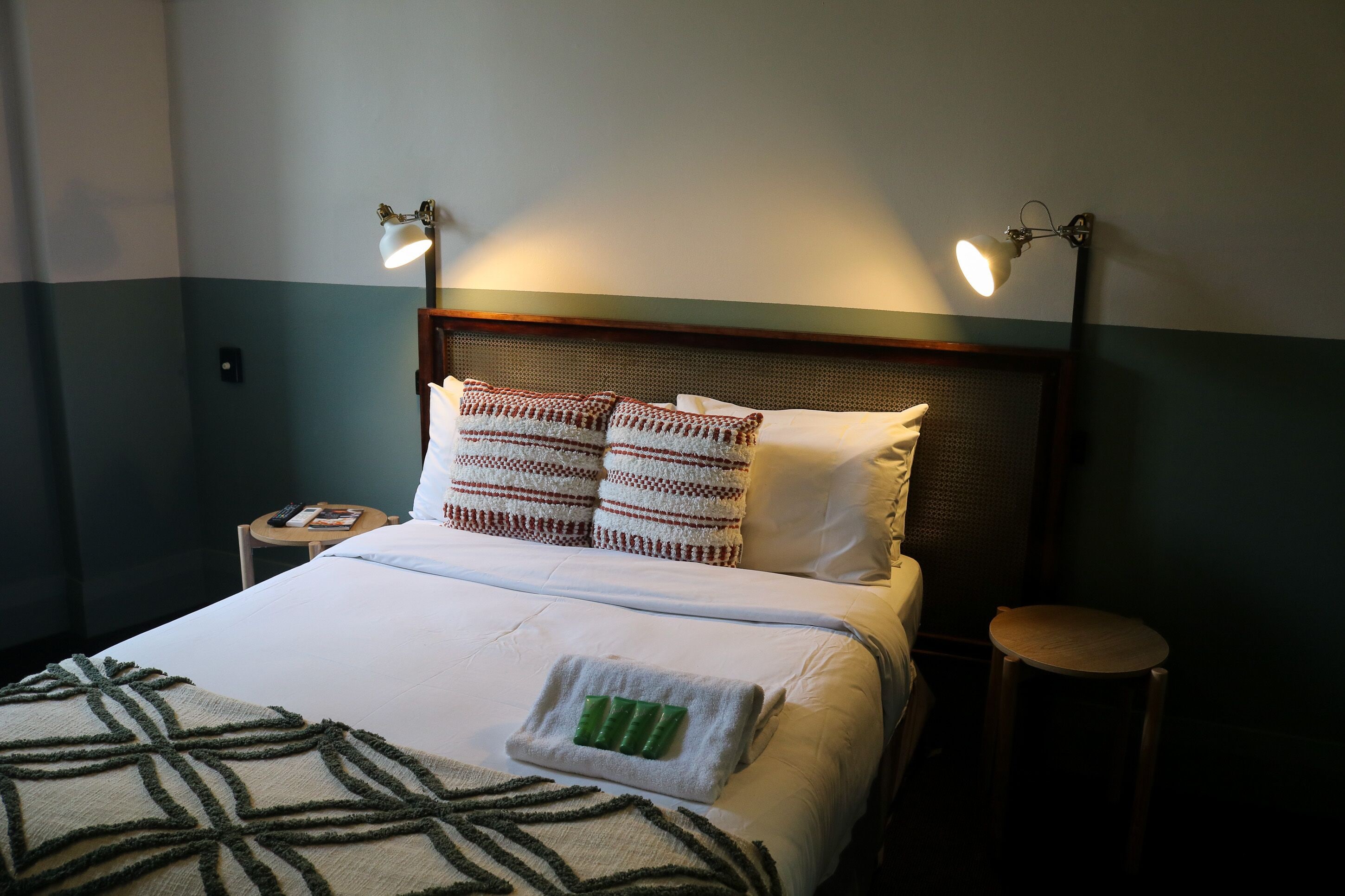 double room, shared bathroom | free wifi, bed sheets