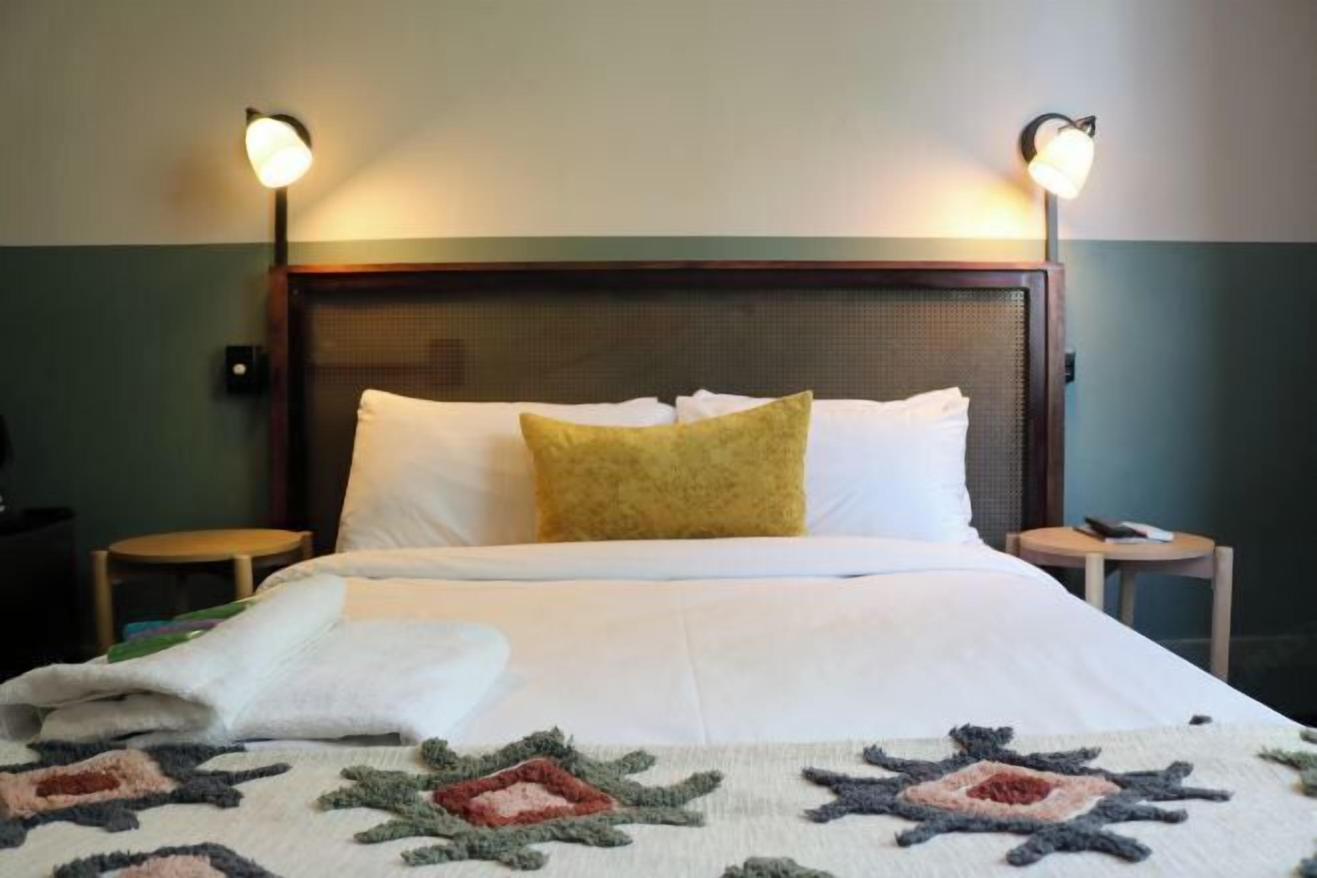 Free WiFi, bed sheets