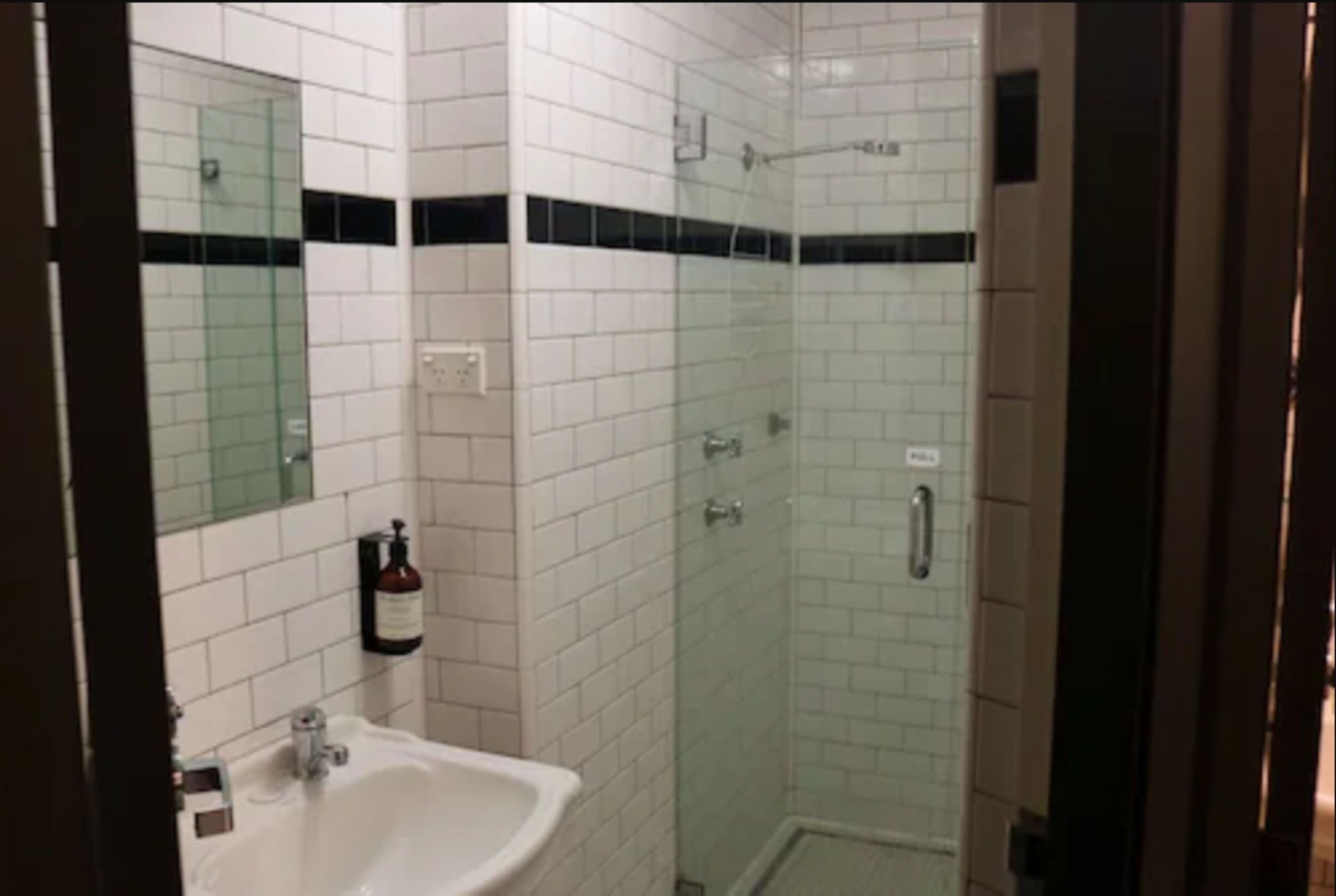 double room, shared bathroom | shared bathroom