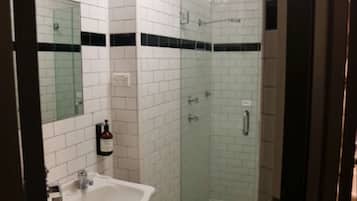 Double Room, Shared Bathroom | Shared bathroom