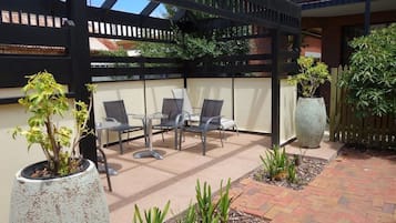 House, 4 Bedrooms | Teres/patio