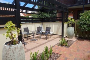 Four-Bedroom House | Terrace/patio