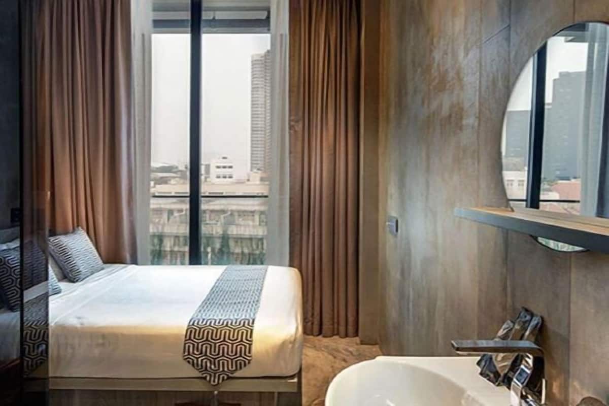 Minibar con snack e bevande gratuite, cassaforte in camera