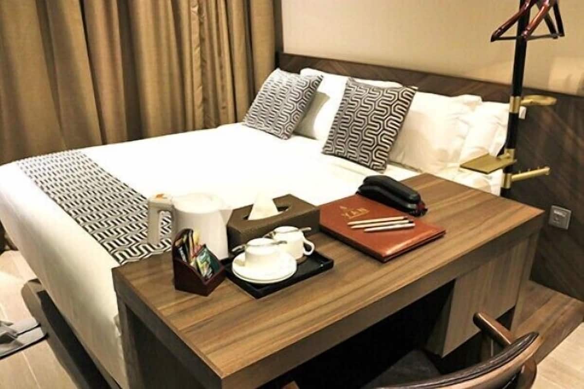 Minibar con snack e bevande gratuite, cassaforte in camera