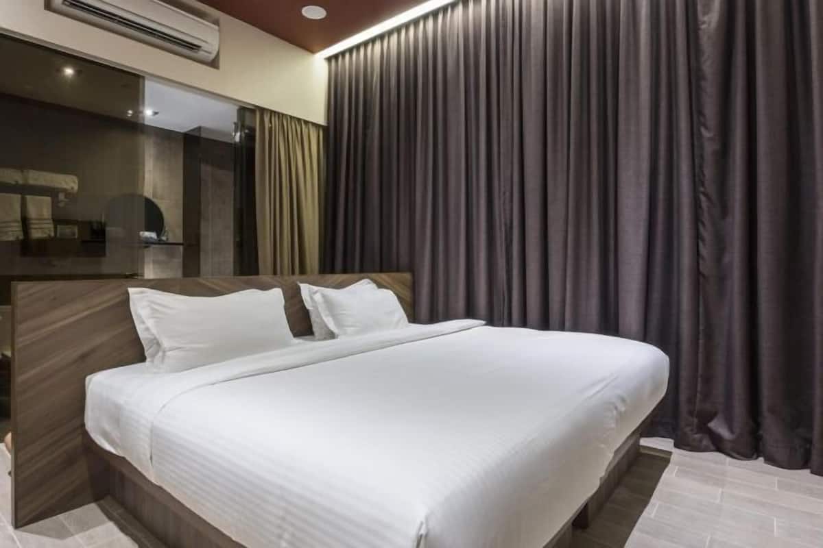 Minibar con snack e bevande gratuite, cassaforte in camera