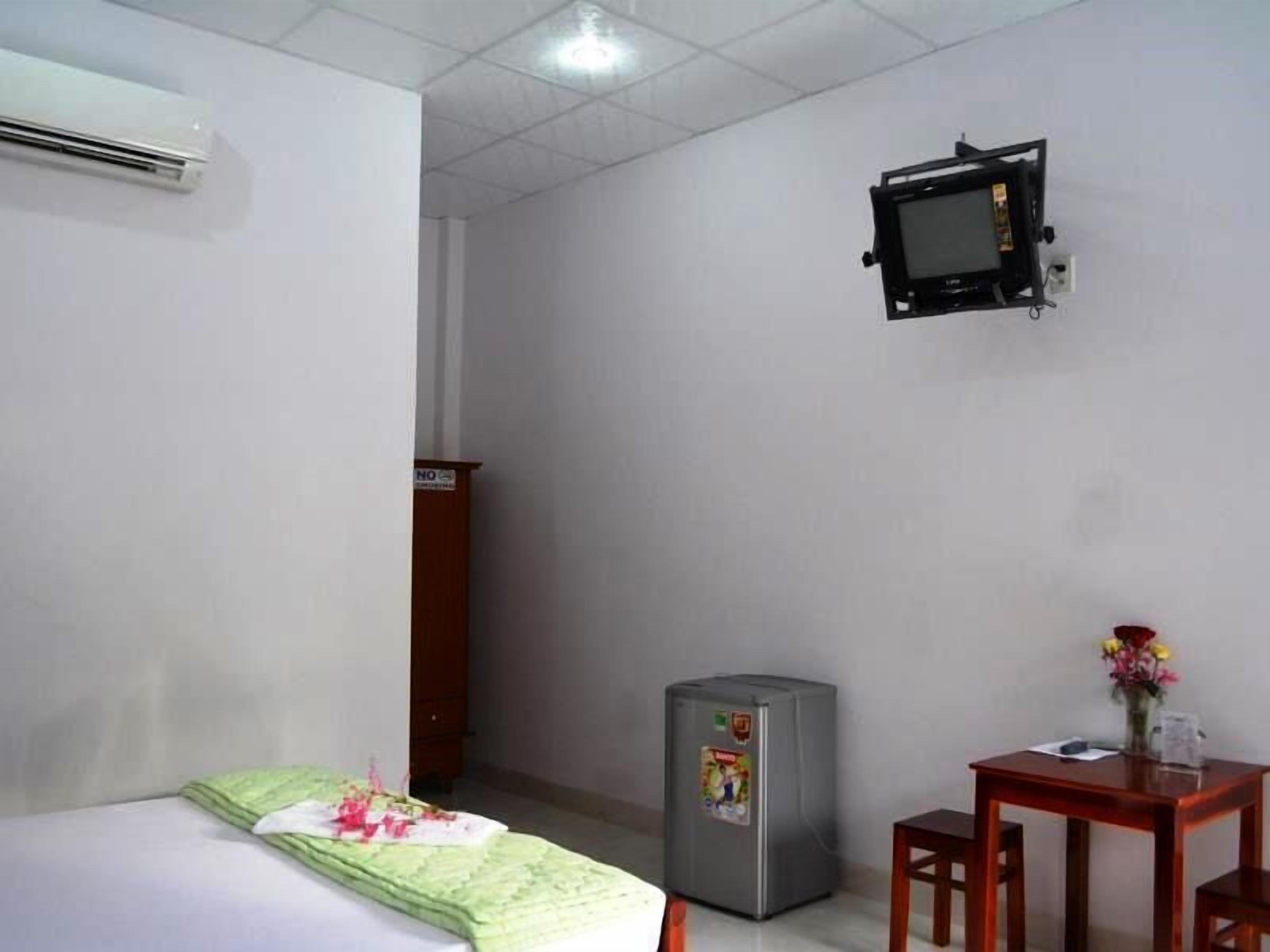 minibar, desk, free wifi, bed sheets