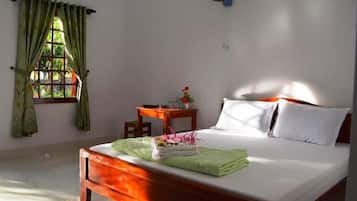 Tweepersoonskamer | Een minibar, een bureau, gratis wifi, beddengoed