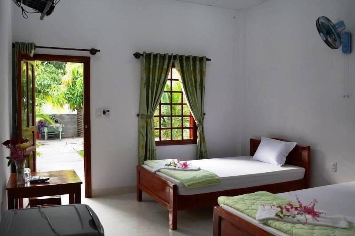 triple room | minibar, desk, free wifi, bed sheets