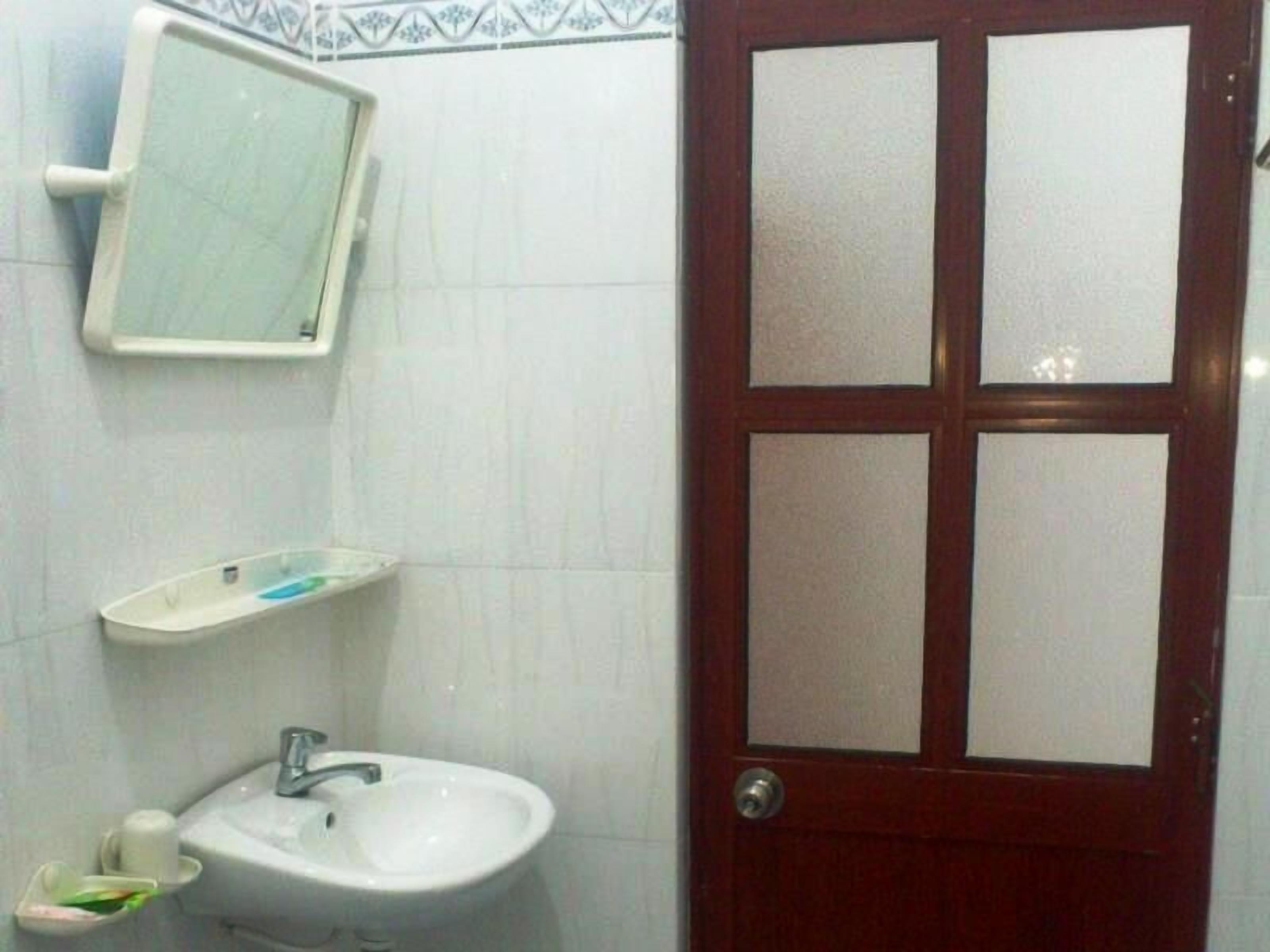 shower, free toiletries, slippers, towels