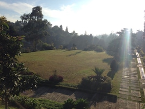 المنطقة المحيطة بالمنشأة