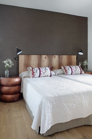 Suite, 1 Bedroom | In-room safe, individually decorated, individually furnished, desk - Artesa Suites & Spa (Santo Tome del Puerto)