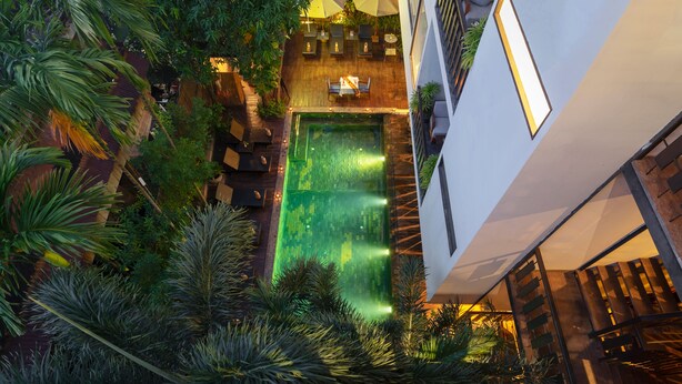 A rooftop pool with surrounding greenery and a seating area. - King Rock Boutique Hotel (Siem Reap)