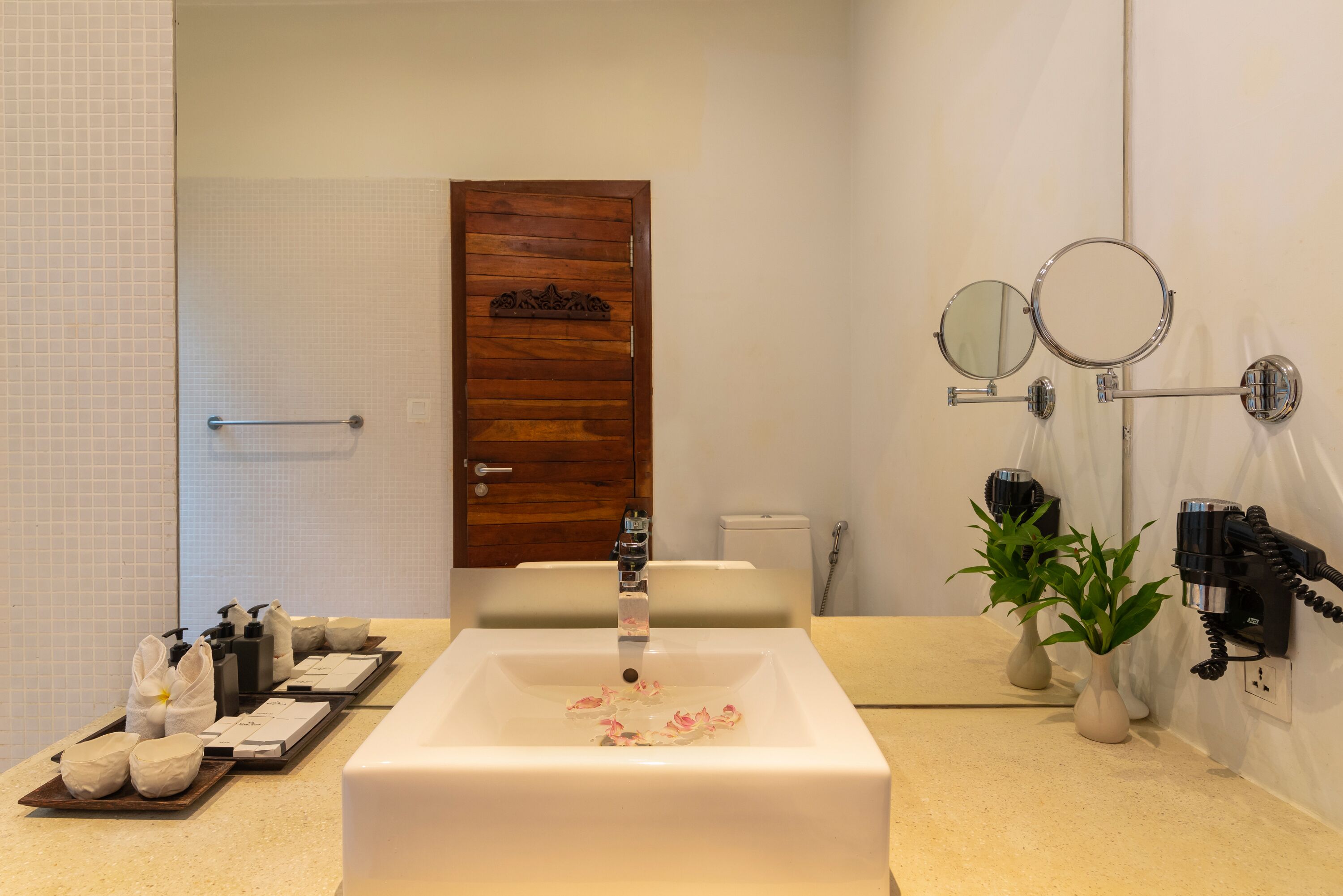 hydromassage showerhead, free toiletries, hair dryer, bathrobes