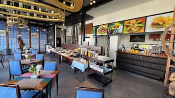 3 restaurants, breakfast, lunch, dinner served; international cuisine