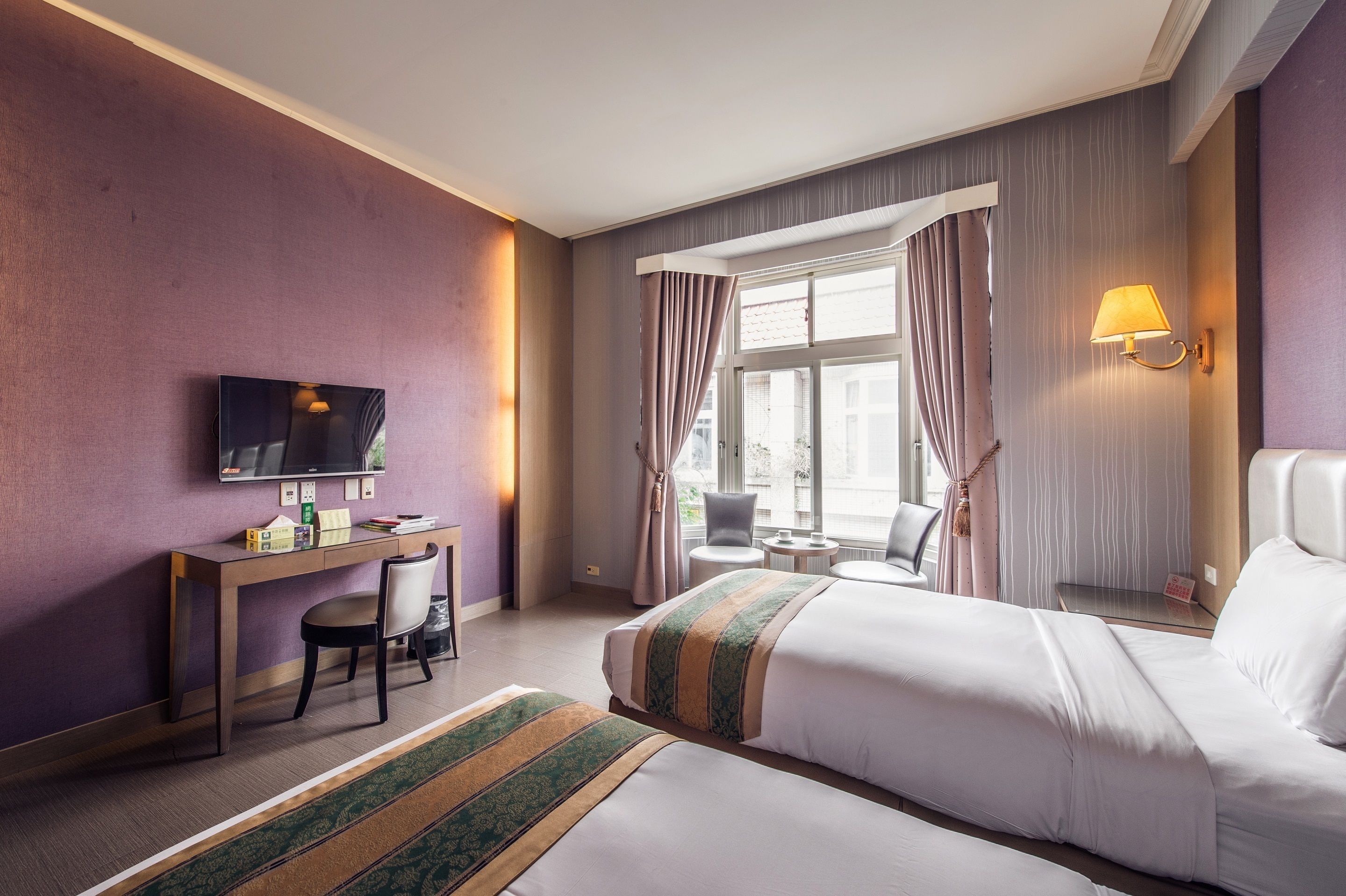 디럭스 더블룸 | 고급 침구, 무료 미니바, 책상, 암막 커튼